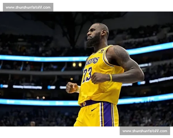 核心权更迭引爆湖人更衣室！詹姆斯拒当绿叶，佩林卡铁心押注东契奇