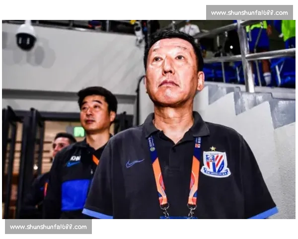 申花翻译周欣更衣室拍桌怒吼 全队誓言战斗到底