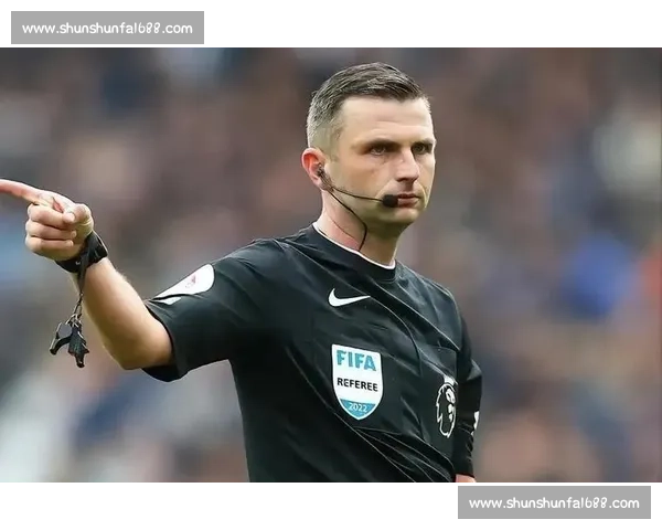 当事者说：英超裁判们眼中的“黑与白”
