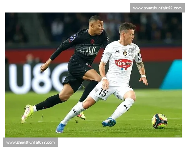 法甲转会市场硝烟弥漫，五大豪门争夺战一触即发！